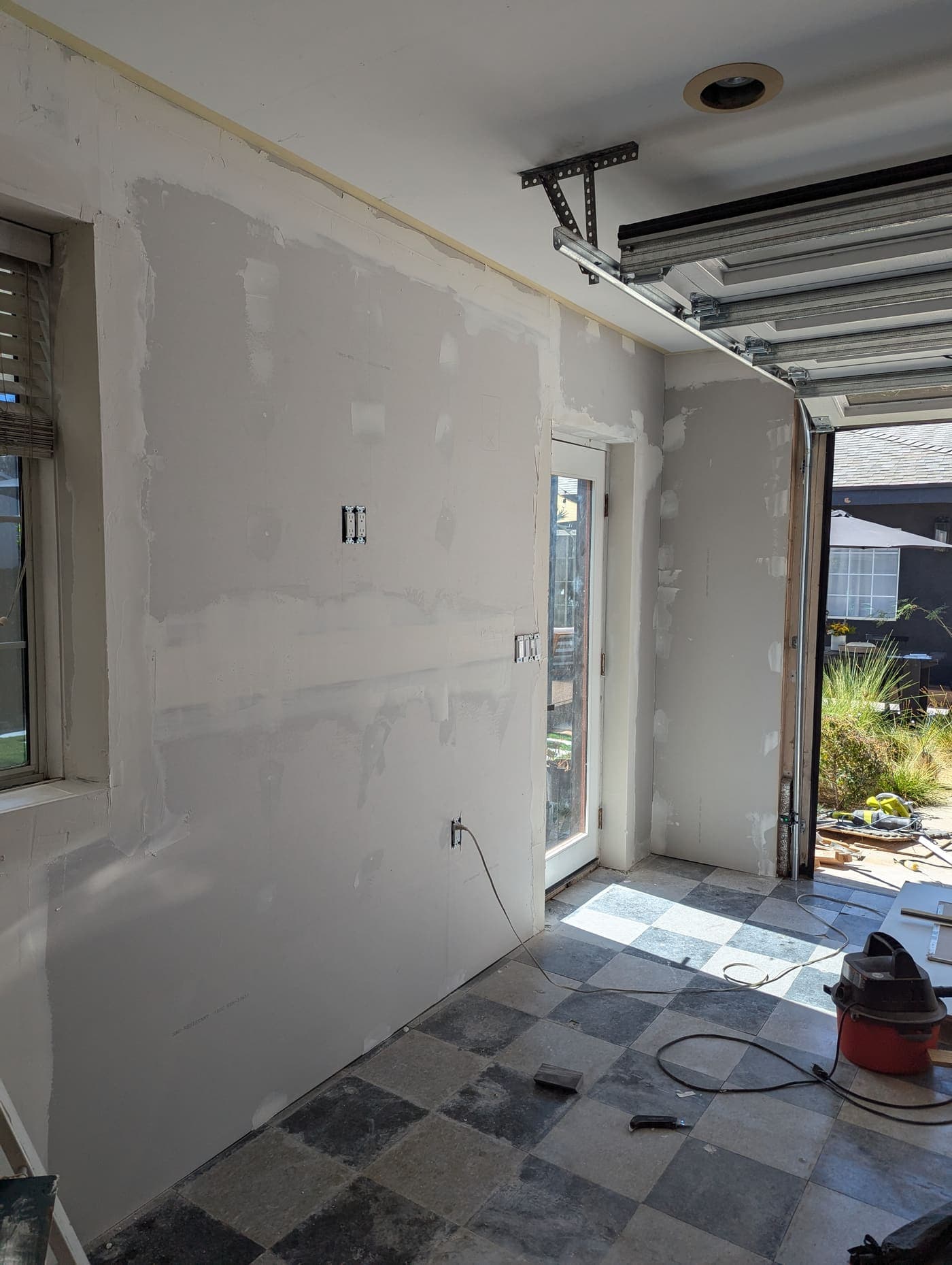 Drywall patch and repair in Los Angeles