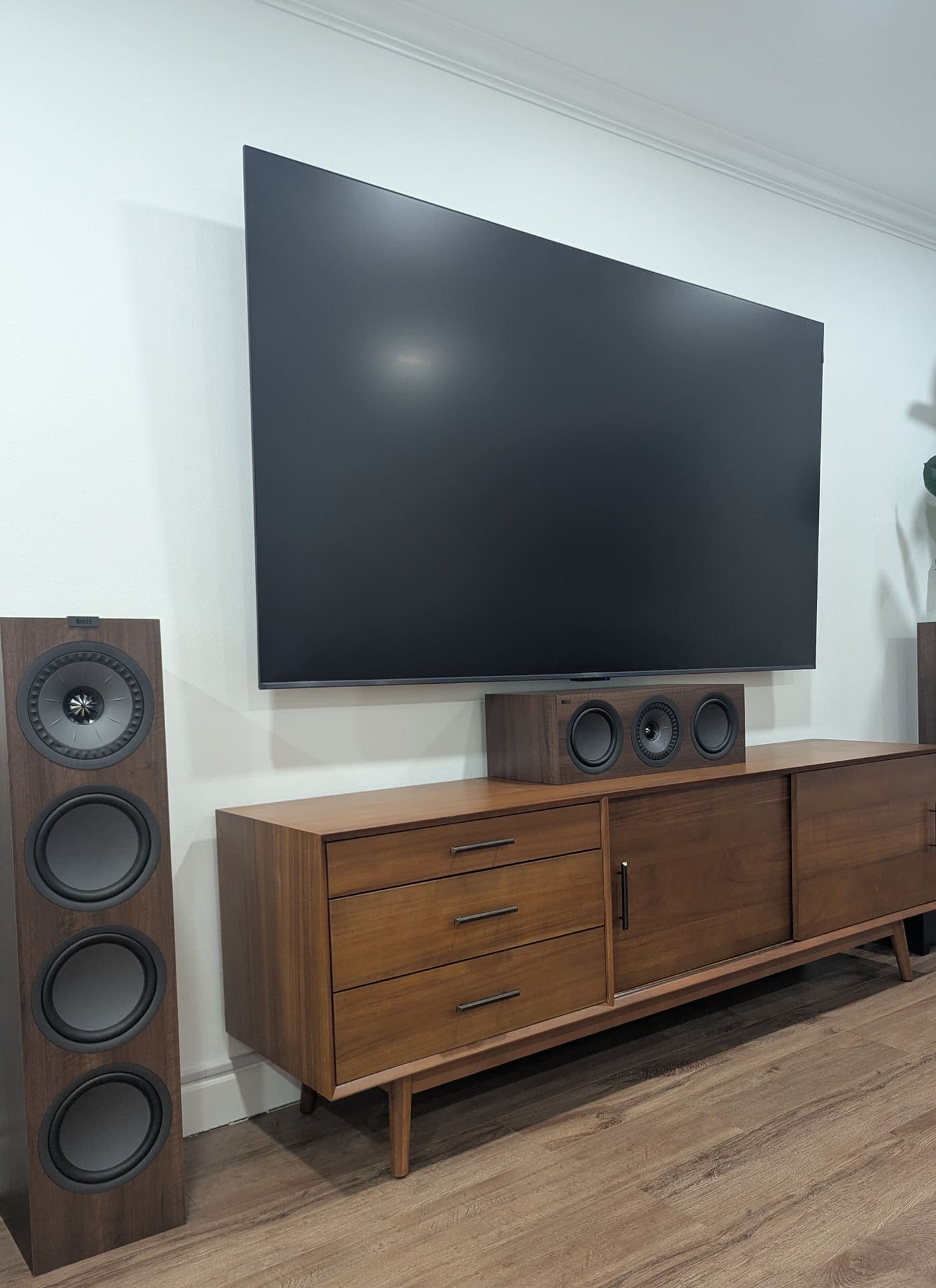 TV mounting project in Glendale, California neighborhood