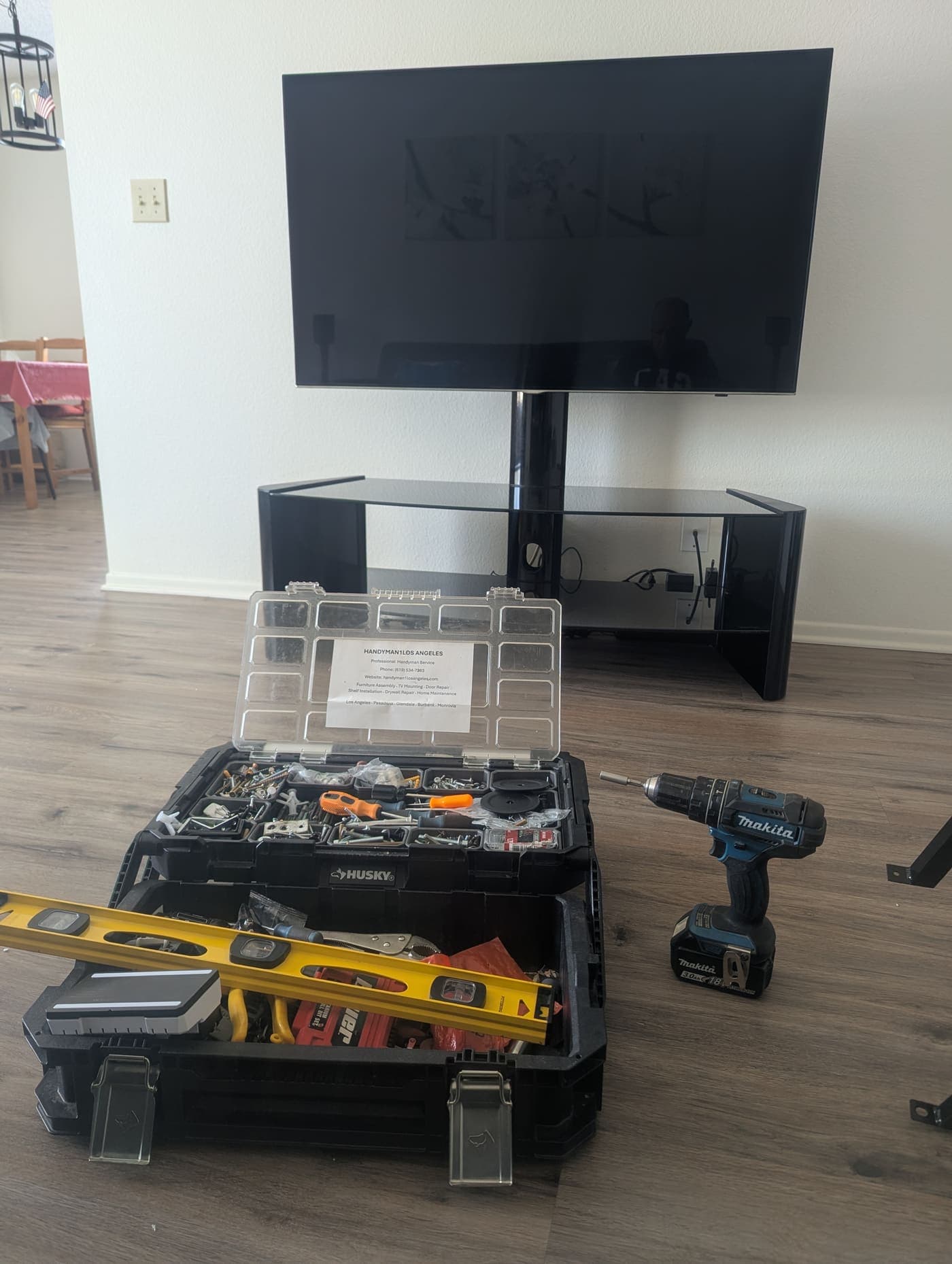 Flat-screen mounted level for Pasadena homeowner