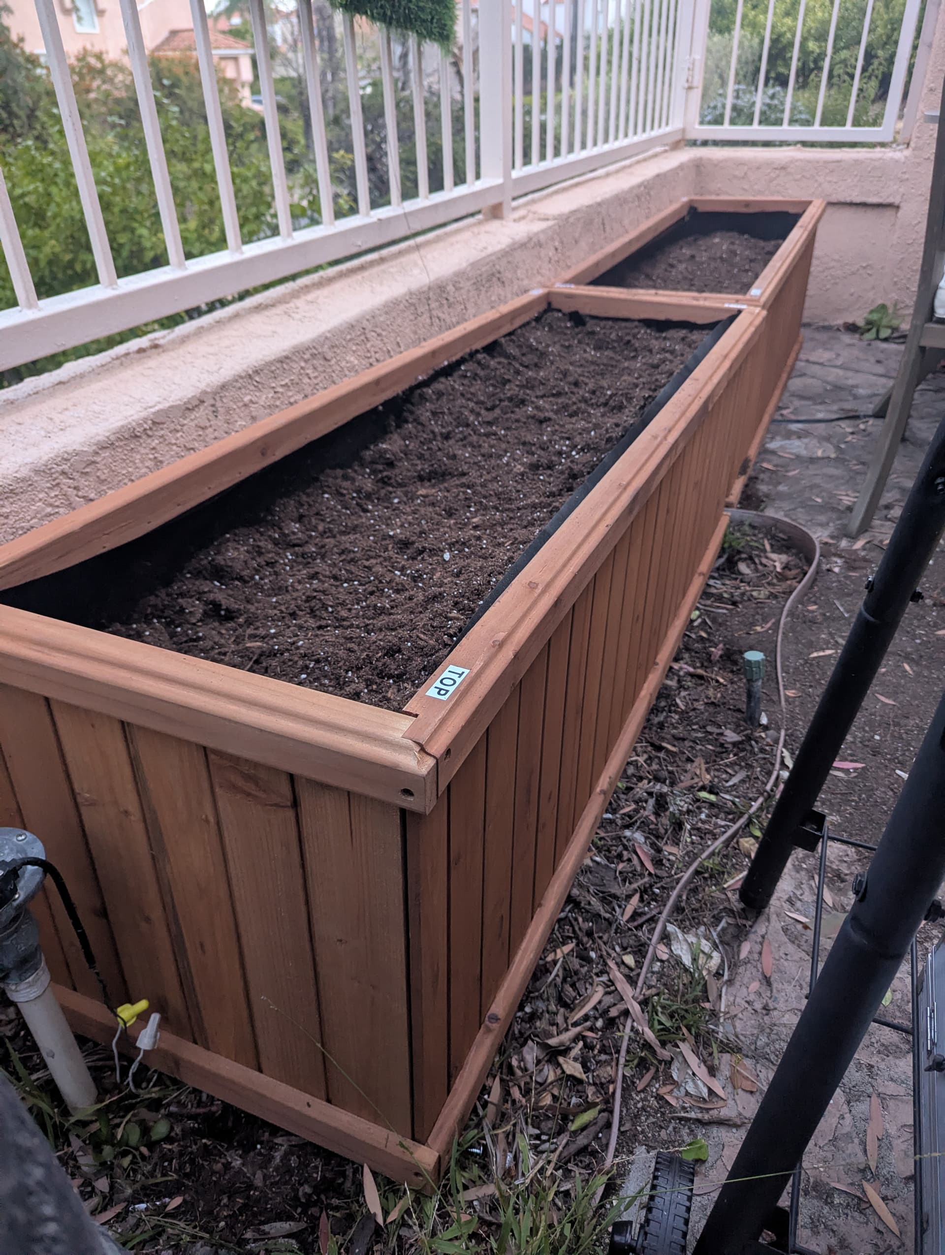 Raised planter boxes assembly and garden bed installation in Los Angeles