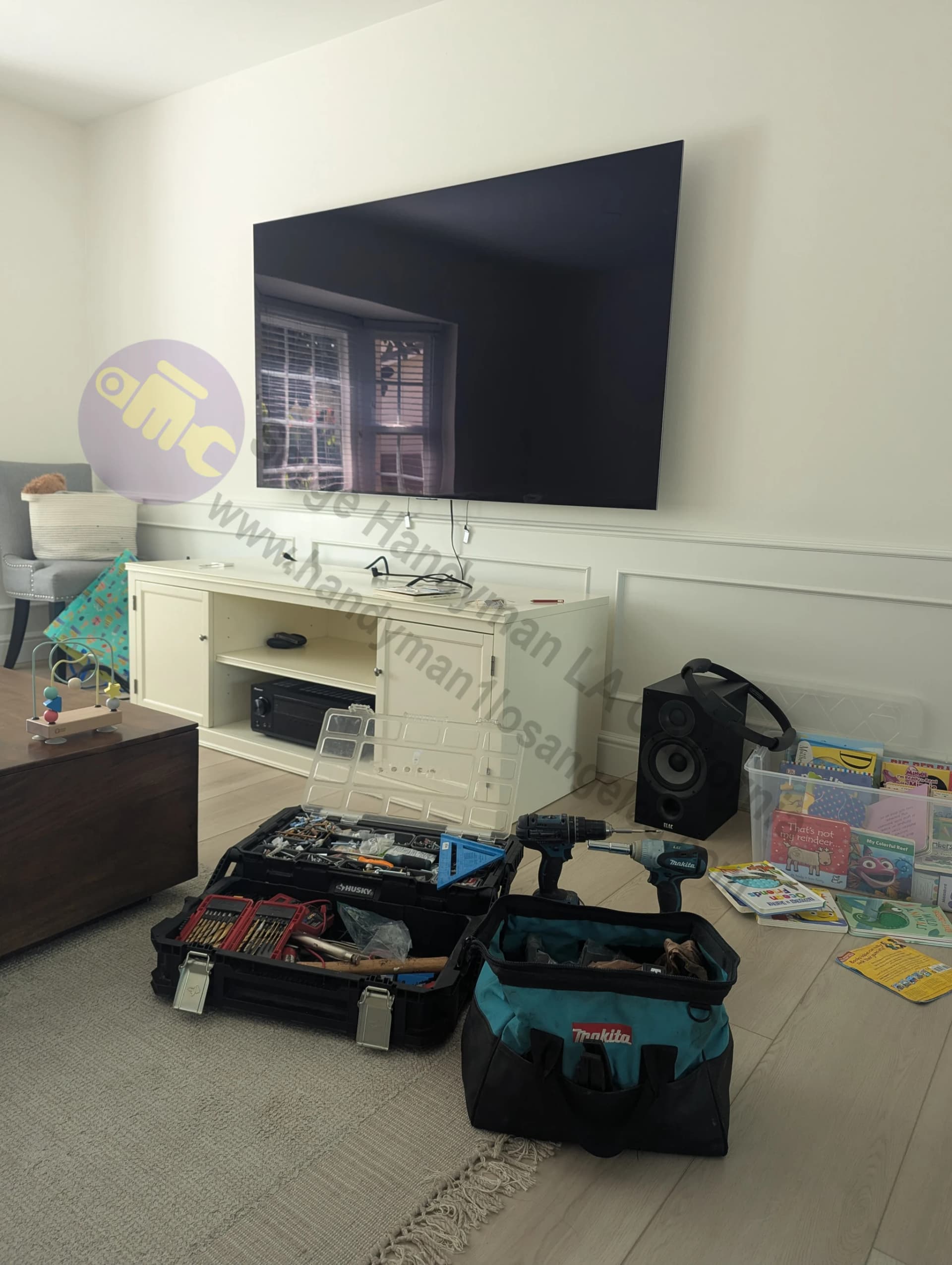 Wall mounted flat screen TV installation in Highland Park Los Angeles by professional handyman